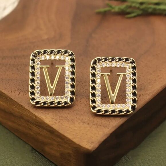 Stunning V Diamond Stud Earrings - Picture 1 of 3